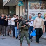 Israeli forces arrest over 100 Palestinians, impose curfew in West Bank 